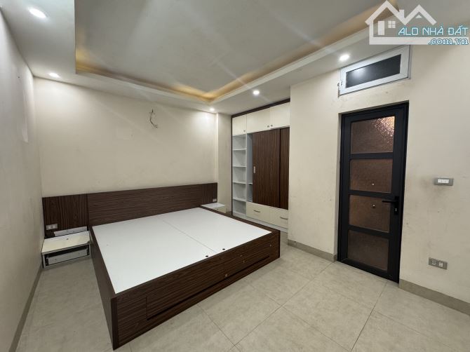 VỊ TRÍ TRUNG TÂM – NHÀ DÂN XÂY – SỔ NỞ HẬU – Ô CHỜ THANG MÁY – 100M RA HỒ – GIÁ THƯƠNG LƯỢ - 1