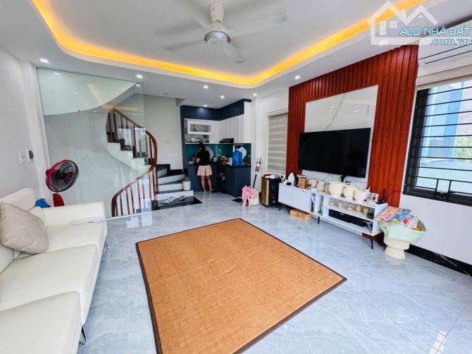 BÁN NHÀ PHỐ ĐÀM QUANG TRUNG - LONG BIÊN - 34M2 - 2 THOÁNG - Ô TÔ CÁCH 20M - NHỈNH 6 TỶ - 1