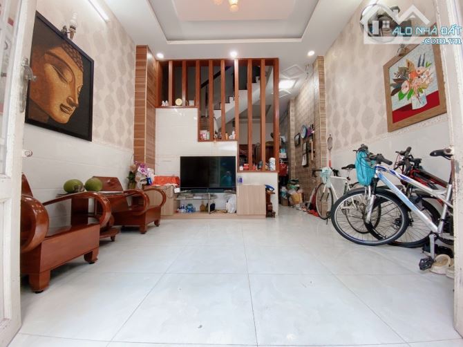 Ngay chung cư Bàu Cát hẻm ô tô nhà 4 tầng BTCT giá 5,8 tỷ - 1