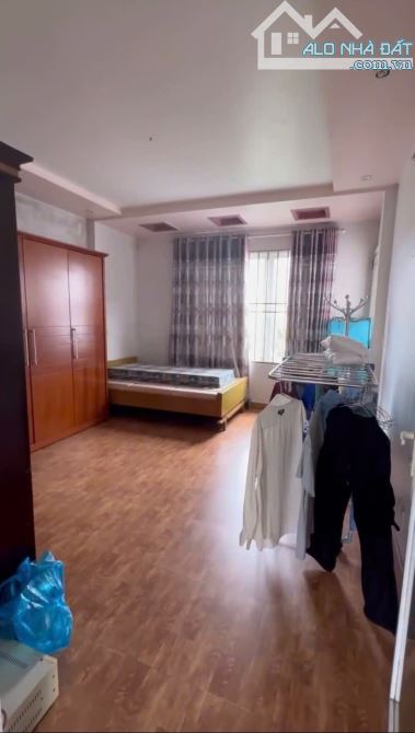 Bán biệt thự 3 tầng sân cổng ngay cầu Niệm, Kiến An - 1