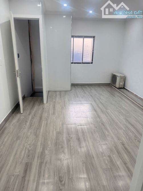 Cho thuê nhà phố Hàng Đậu, Đồng Xuân, Hoàn Kiếm. DT 26m x 3 tầng, giá 7tr - 1