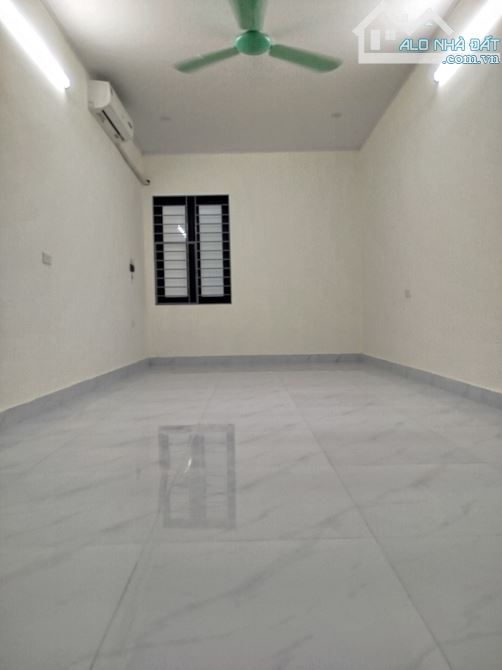BÁN NHÀ KHÂM THIÊN ĐỐNG ĐA 28m 5Tầng Mt 3m GIÁ 5.7 TỶ NGÕ THÔNG KINH DOANH - 1