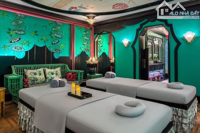 Bán khách sạn 4 sao mặt phố Ngô Quyền - 330m2 x 10 tầng có bể bơi 80 phòng - 310 tỷ