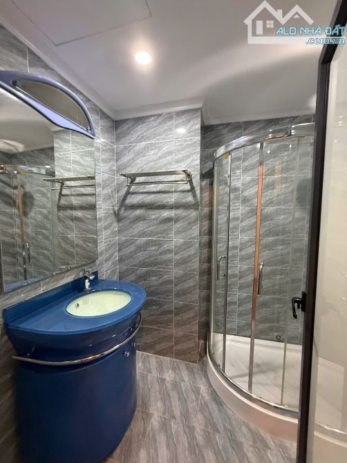 Cho thuê nhà đẹp, có thang máy Nguyễn Văn Huyên, Cầu Giấy. DT 50m2, 6 tầng. 29 tr(thg) - 12