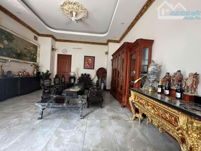 Chính chủ bán biệt thự đường Đồng Khởi - Tp. Biên Hoà - Đồng Nai.  Nằm trên trục đường lớn - 12