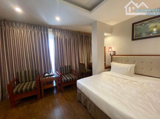 BÁN KHÁCH SẠN NGUYỄN KHÁNH TOÀN 288m2x12T THANG MÁY - MT 10m - 215 TỶ - HẦM - 3 Ô TÔ TRÁNH - 14