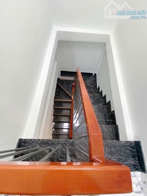 SIÊU PHẨM TÂN BÌNH - GIÁP CÔNG VIÊN HOÀNG VĂN THỤ - 3 TẦNG - 40m2 - NHỈNH 6 TỶ - 15