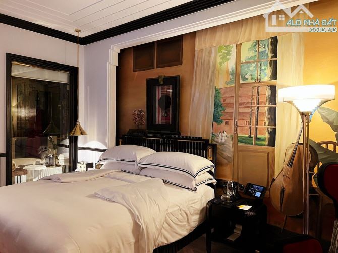 Bán khách sạn 4 sao mặt phố Ngô Quyền - 330m2 x 10 tầng có bể bơi 80 phòng - 310 tỷ