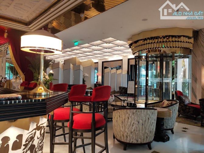 Bán khách sạn 4 sao mặt phố Ngô Quyền - 330m2 x 10 tầng có bể bơi 80 phòng - 310 tỷ