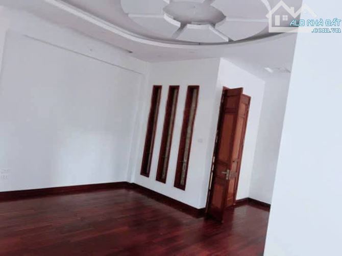 Cho thuê nhà mặt ngõ 68 phố Xuân Thủy, DT 50m2 x 5 tầng lô góc, đẹp thuận tiện làm Vp, Kd - 2