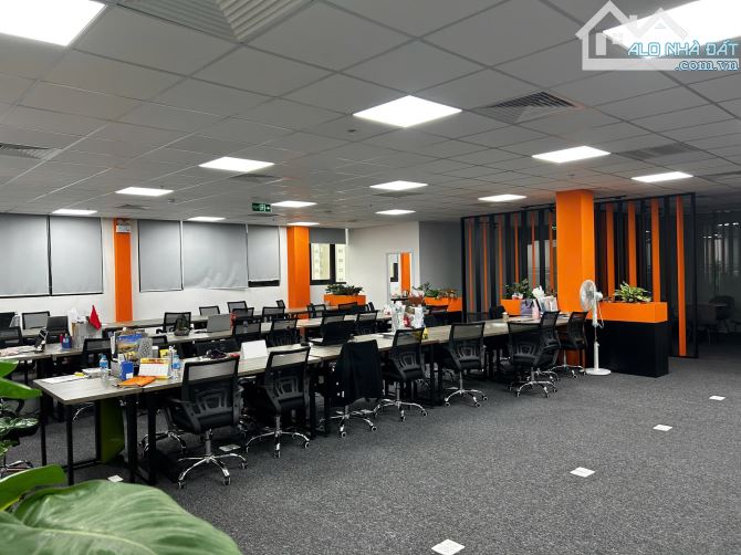 Bán tòa nhà VP 12 Tầng, Mặt phố Võ Chí Công DT 480m2 x MT 20m, Giá 210 Tỷ - 2
