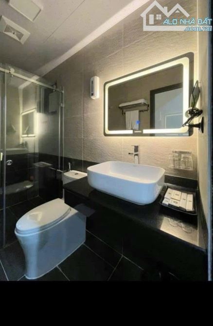 Bán toà khách sạn Đại Cồ Việt 9T, 175m2, 132 tỷ, thu về 250 triệu/tháng - 2