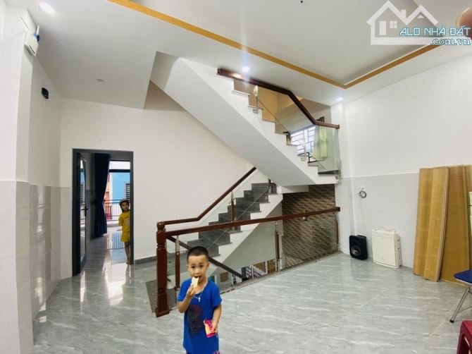 Bán nhà mặt phố dt 67m2; mt 5,2 m; kiệt Trần Quang Khải 4m; giá 6,xxtỷ, biển Sơn Trà ĐN - 2