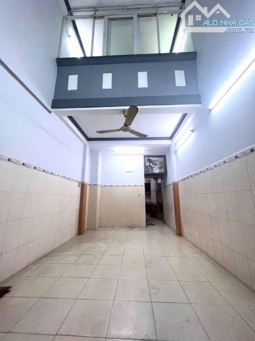 Quận 11-Nhà đẹp-Đường nhựa 8M-Tiện KD-Sát MT Lạc Long Quân-P3-40m2-5tầng-4PN - 2