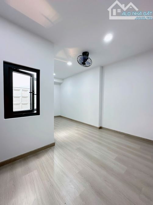 NHÀ MỚI GẦN NGÃ TƯ HÀNH XANH - 43M2 - 3PN - SÁT Q1 - VÀI BƯỚC RA MẶT TIỀN - NHỈNH 5 TỶ - 2