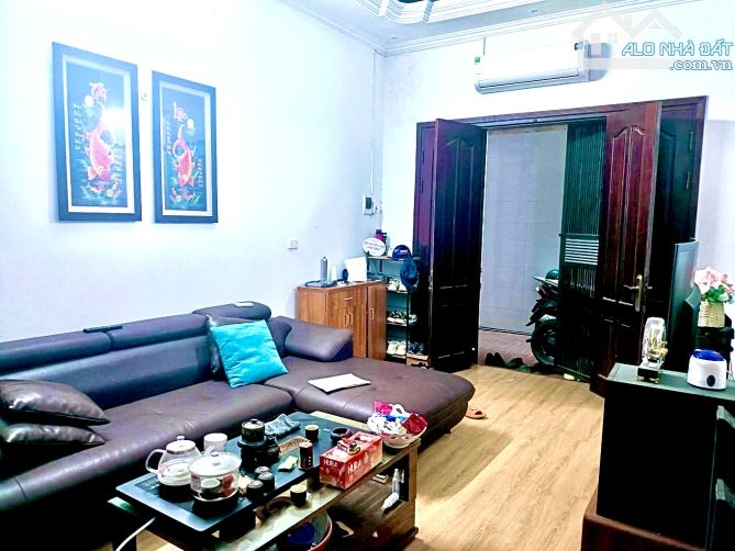 NHÀ DÂN XÂY , KHUNG CỘT CHẮC CHẮN , Ô TÔ LÙI CỬA , 10M RA ĐƯỜNG Ô TÔ TRÁNH - NHÀ ĐẸP - 2