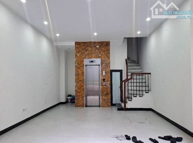 THẠCH BÀN - Ô Tô - 6 Tầng Thang máy nhập khẩu  - Full nội Thất - MT4.5M - 7.95 Tỷ (Có bớt) - 2