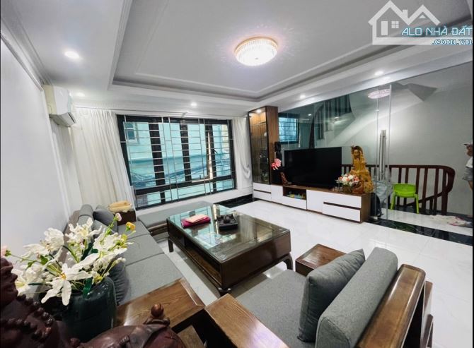 Bán nhà ngõ 788 Kim Giang,DT 30m2 x 7 tầng. Giá 8.8 tỷ - 2
