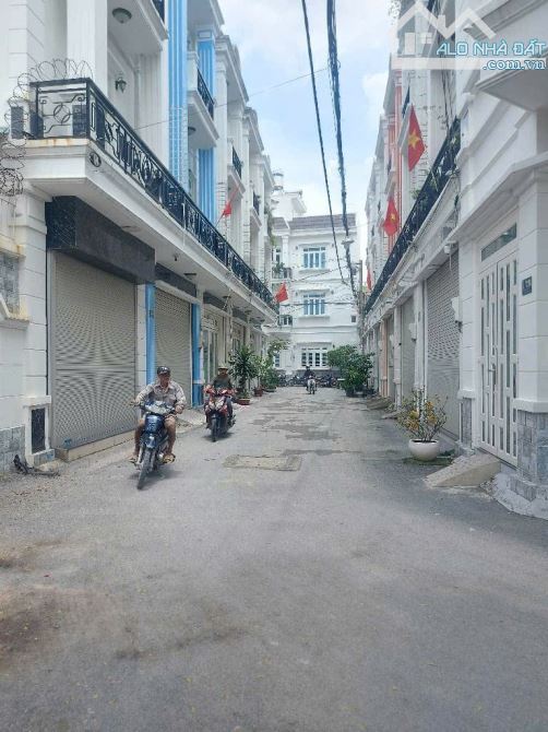 Bán đất Thổ Cư đường THẠNH XUÂN 33, phường THẠNH XUÂN,Q12,dt106m²(4x26). Hẻm 8m,giá 4,4tỷ - 2