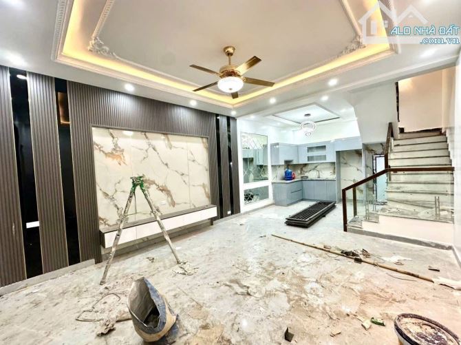 Bán Nhà 3 tầng Miếu 2 Xã - 41m2- sân cổng - 41m2- giá 2,9 tỷ - 2