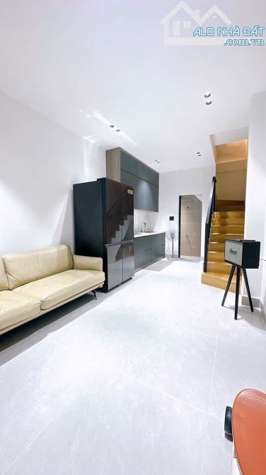BÁN GẤP NHÀ ĐẸP 3 TẤM Q4 KHU VIP 20 THƯỚC PHỐ ẨM THỰC GIÁ 4 TỈ 650 HẺM 4M THÔNG VÀ GIÁP Q1 - 2