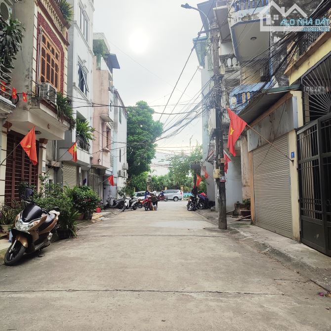 PHỐ GIA QUẤT LONG BIÊN 👉CHỦ CẦN TIỀN - GIÁ NÀO CŨNG P.Á N - NGÕ OTO ĐƯỜNG MÊNH MÔNG THÔNG - 2