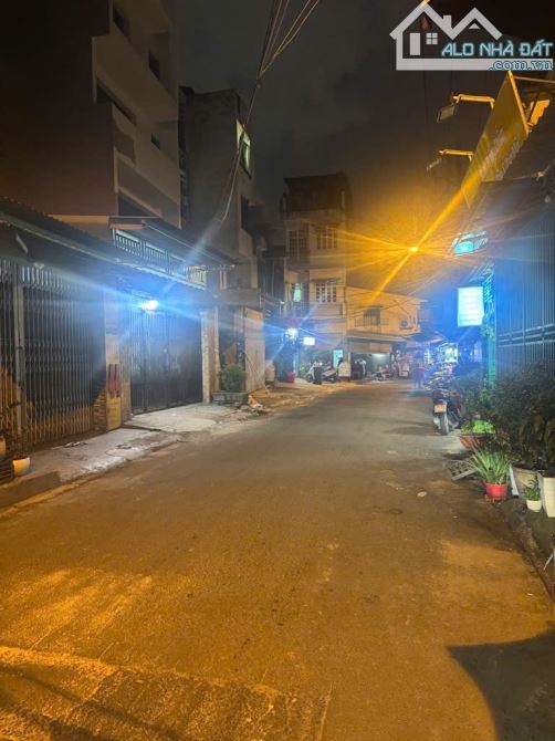 BÁN NHÀ C4, THỬA RỘNG SÁT 190M2, NGANG HƠN 6M NỞ ĐẸP - GẦN NGÃ 4 ÂU CƠ, LẠC LONG QUÂN - 2
