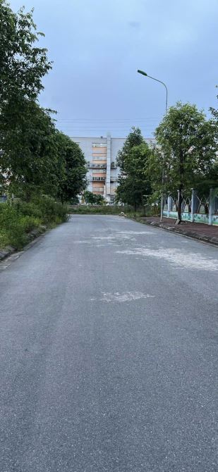 Bán lô đất Tân Hồng Từ Sơn dt 96m mt 6m hướng b giá 4.4 tỷ - 2