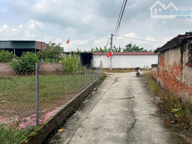 Đất đẹp giá rẻ ô tô 7 chỗ vào đất Trung Chính Lương Tài DT 74m2 . Giá 1 tỷ 050 triệu - 2