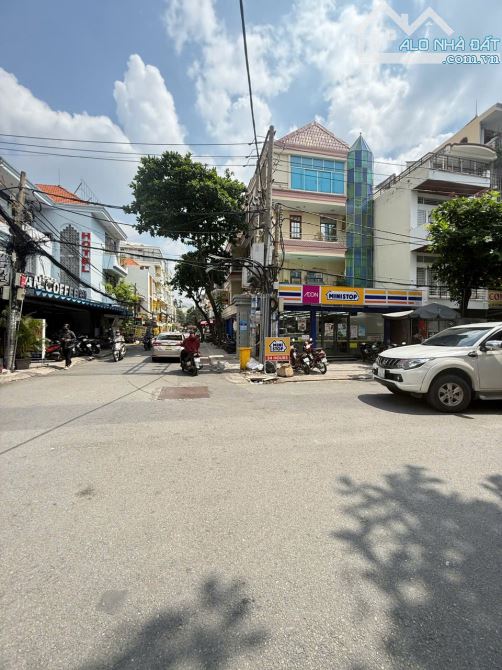 Chính Chủ - Cần Bán Góc 2MT Nguyễn Gia Trí -Võ Oanh - 8*20m 4Tầng - Hdt 210tr- Gía: 63Tỷ - 2