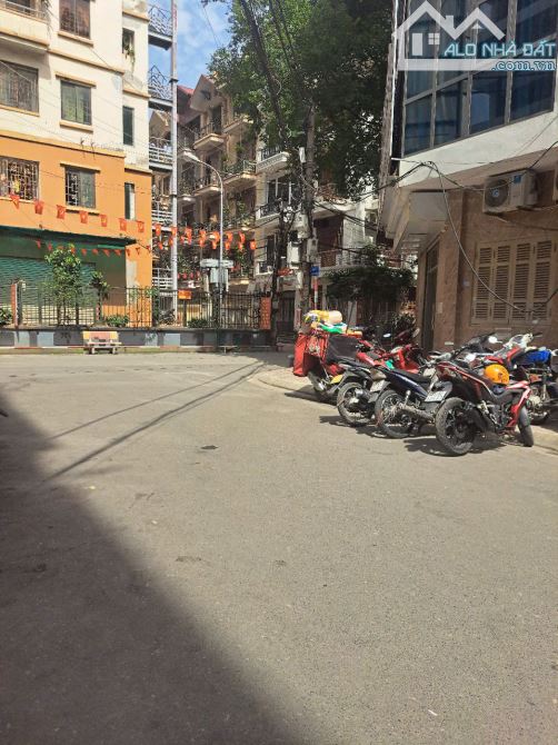 Nhà ngõ 180 Hoàng Quốc Việt. DT 50m2 x 7 tầng xây mỗi tầng 1 phòng, đường rộng 10m để ô tô - 2