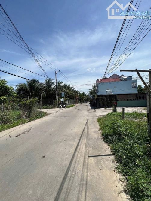 BÁN NHANH LÔ ĐẤT 2 MẶT TIỀN ĐƯỜNG VÕ DÕNG - TÂY NHA TRANG Diện tích 97.6m2 Giá bán 2 tỷ - 2