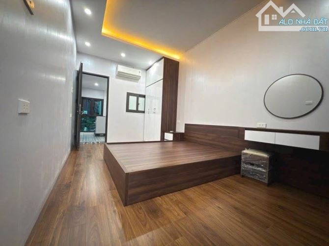 Bán nhà tập thể Khương Trung, Thanh Xuân, nhà đẹp full nội thất ban công thoáng, gần ô tô - 2