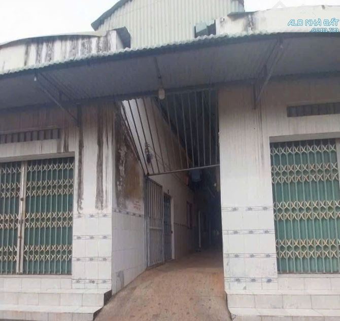 Cần tiền nên bán gấp dãy trọ ở  Tân Phú Trung- Củ Chi, DT 378m2, giá 980 triệu, có 8 phòng - 2
