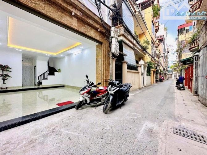 Hàng hiếm. Nhà mới đẹp, oto đỗ nhà, phố Vương Thừa Vũ - Thanh Xuân. DT: 50m2 x mt 5.3mx 7T - 2