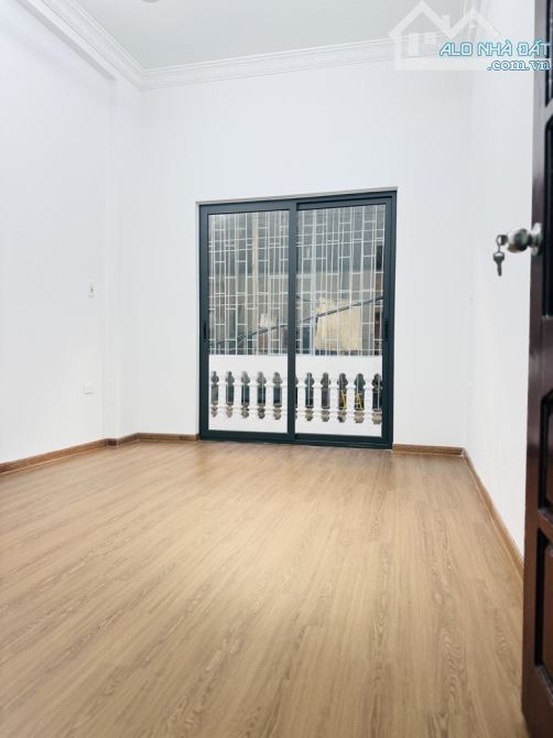BÁN NHÀ PHỐ KHƯƠNG TRUNG.40 M.13,5 TỶ.KONH DOANH .CÁCH ĐƯỜNG LỚN 10 M - 2