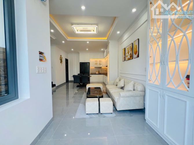 Nhà 3 tầng Phạm Văn Đồng - Tân Cổ điển full nội thất - 2