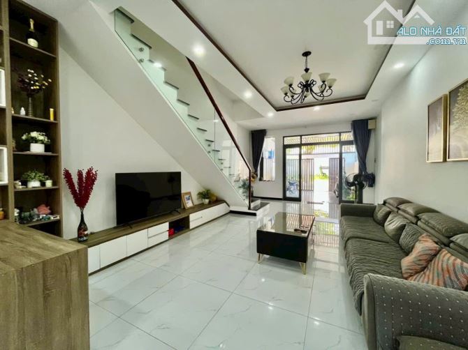 Hot! Nhà 3lầu đẳng cấp hiện đại 100m2 mặt 5m hướng ĐN KĐT Hà Quang 2 giá 9,5 tỷ - 2