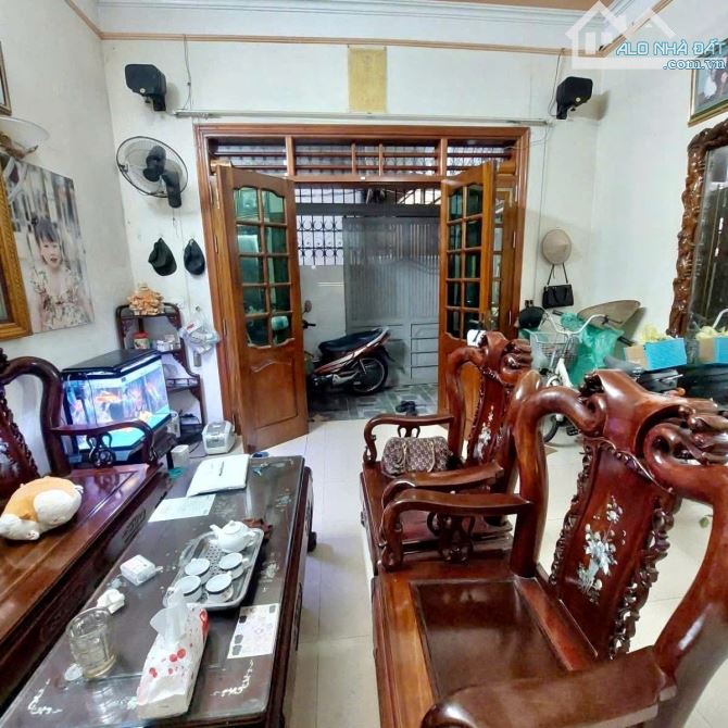 Nhà dân - Ngõ Nông - Lô góc - Mặt tiền rộng - 30M ra phố - Chỉ 7 đồng - 41M Full nội thất. - 2