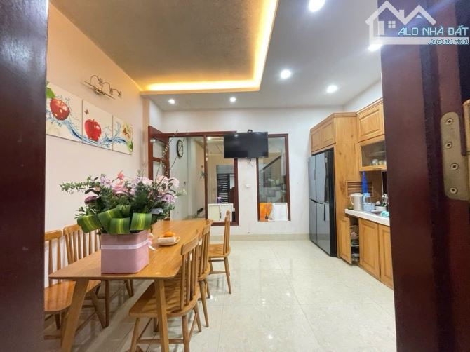 Bán nhà phố Ngọc Thụy, 70m2- 5T- mt4.5m- hơn 11 tỷ,  gần cầu Long Biên, ô tô thông các ngả - 2