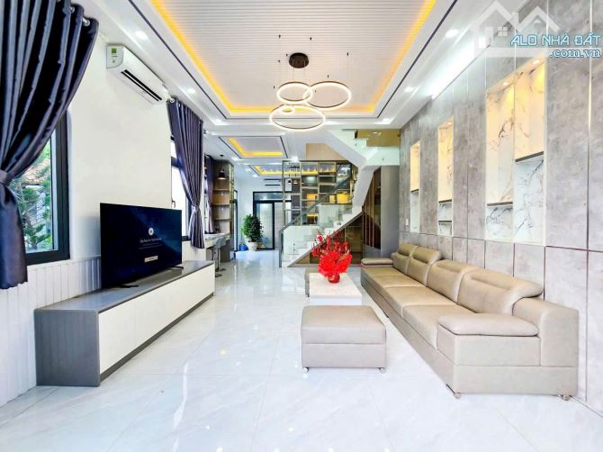 Siêu phẩm biệt thự sân vườn 22*13.2m 1 Trệt 3 Lầu Sh riêng - 2