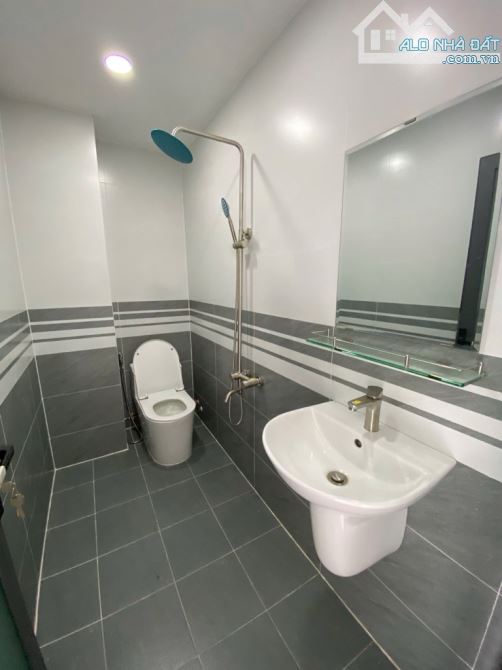 Bán nhà Hương Lộ 2- Nhỉnh 5 tỉ xíu - HXT 6M - 3 tầng - 2