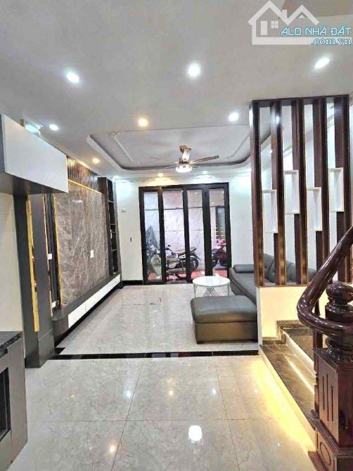 O TO đỗ cổng, nhà đẹp Thanh Am - Long Biên 30m x mt 4m x 5T giá nhỉnh 5.x tỷ - hiếm - 2