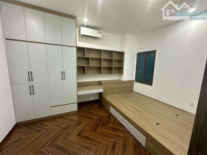 Lô góc Hoàng Đạo Thành, vỉa hè, ô tô tránh đỗ, KD 7T thang máy, MT 7m, gara, 65m2 - 2