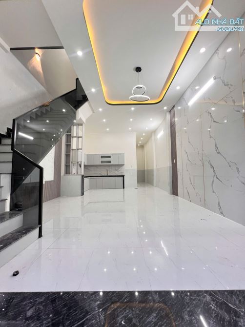 MẤT ÍT ĐƯỢC NHIỀU VỚI NHÀ LẦU CHỈ 600 TRIỆU NẰM NGAY TRUNG TÂM - 2