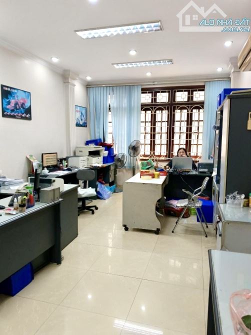 Phân lô xịn Hoàng Ngân, lô góc 2 mặt ô tô, thông vòng quanh, cho thuê 40tr/th, 74m*5T - 2