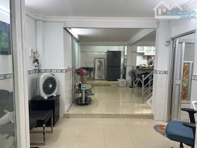 Bán nhà Hẻm xe hơi 16 chỗ - phạm hữu lầu Q7 DT: 6.5* 30giá : 11toi2 - 2