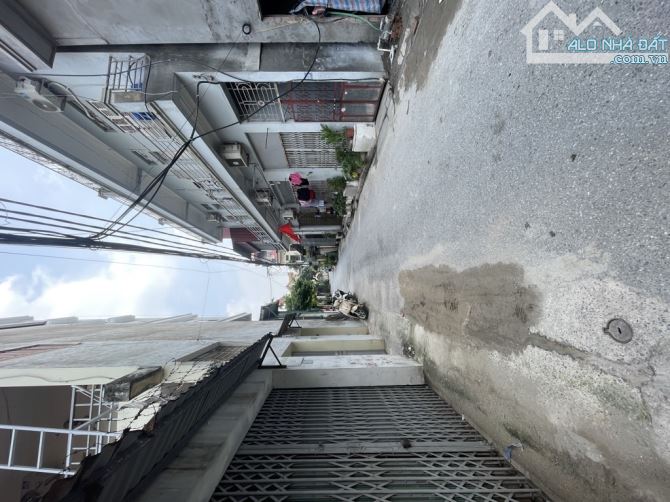 CÁCH SÂN BÓNG MỸ ĐÌNH KhOẢNG  2KM - 2