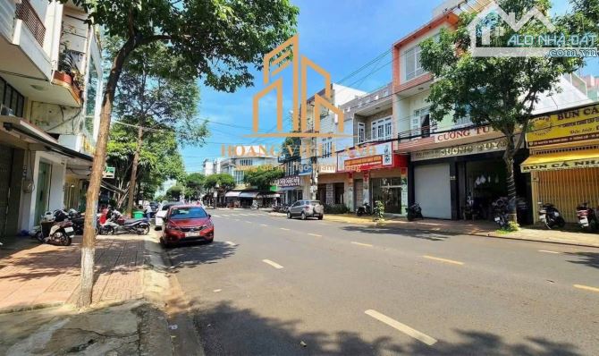 BÁN NHÀ MẶT TIỀN ĐẦU ĐƯỜNG NGUYỄN THỊ MINH KHAI. DT: 4,92 x 20,7M. GIÁ: 10,7 TỶ - 2