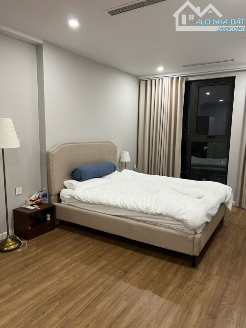 Cho thuê căn hộ 2PN tại 54 Nguyễn Chí Thanh,có slot oto tầng cao view thoáng,full đồ. - 2